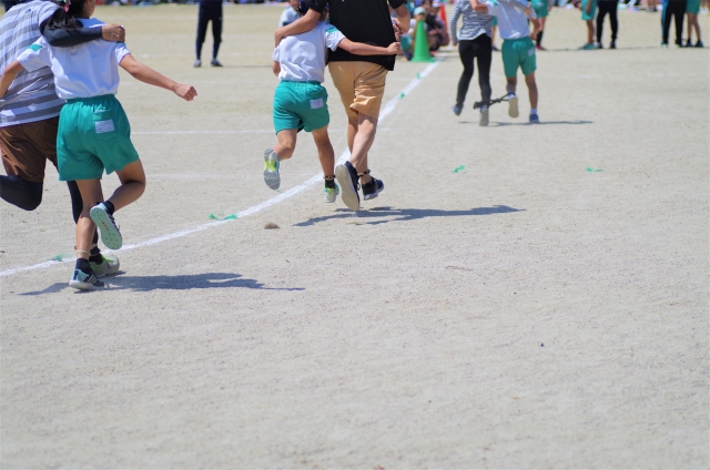 運動会で父母走る