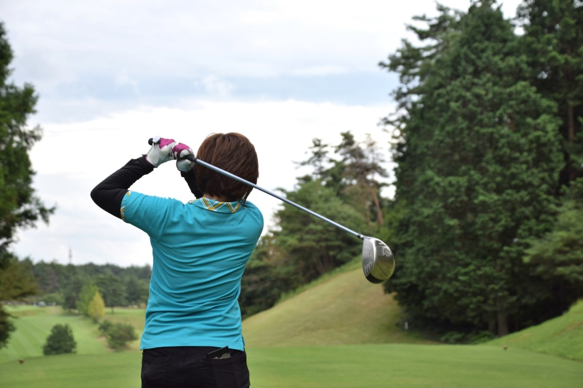 女性ゴルファー